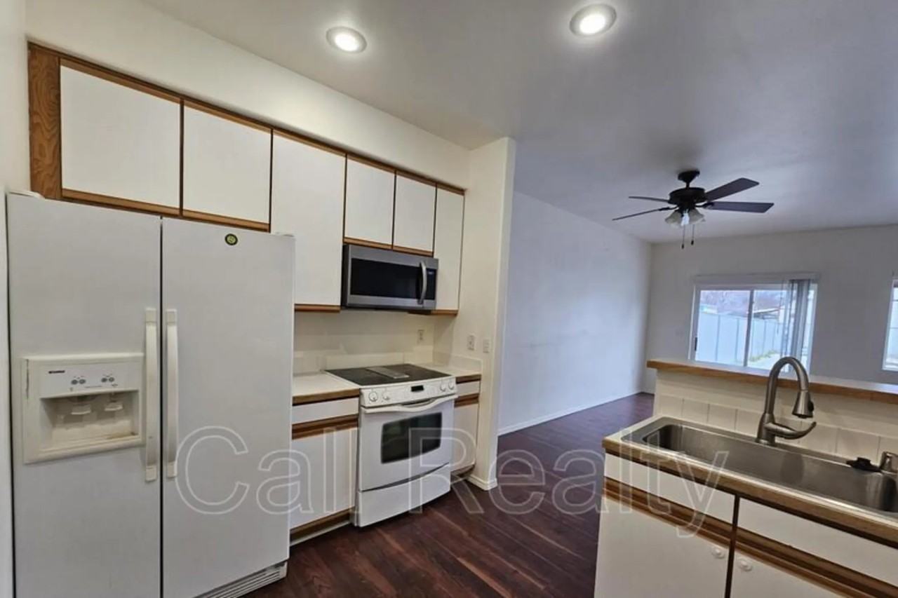 2509 E Desmet Ave - Photo 3 of 12