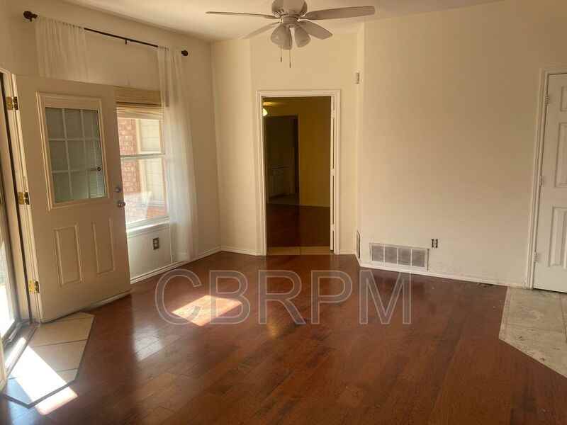 1036 Iola Ave - Photo 3 of 15