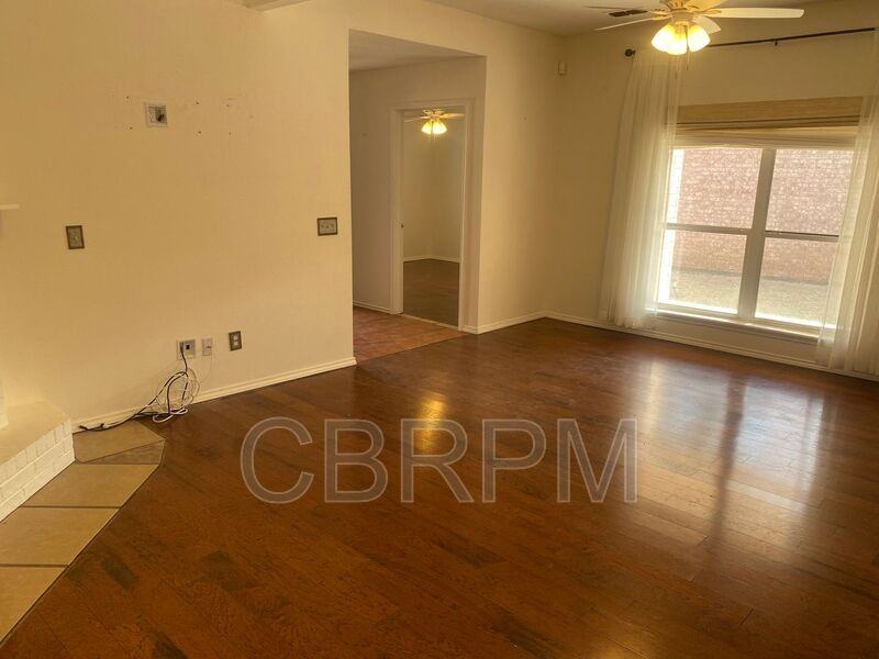 1036 Iola Ave - Photo 4 of 15