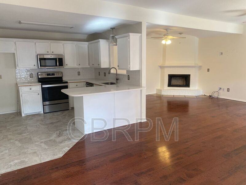 1036 Iola Ave - Photo 5 of 15