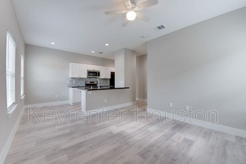1114 Clinton Park St #B - Photo 3 of 24