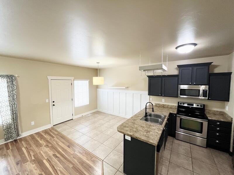 1576 N Venetian Way - Photo 2 of 34