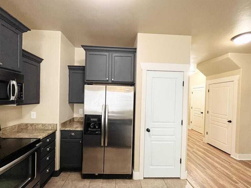 1576 N Venetian Way - Photo 4 of 34