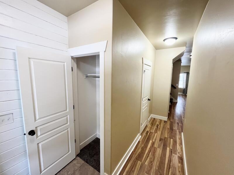 1576 N Venetian Way - Photo 5 of 34