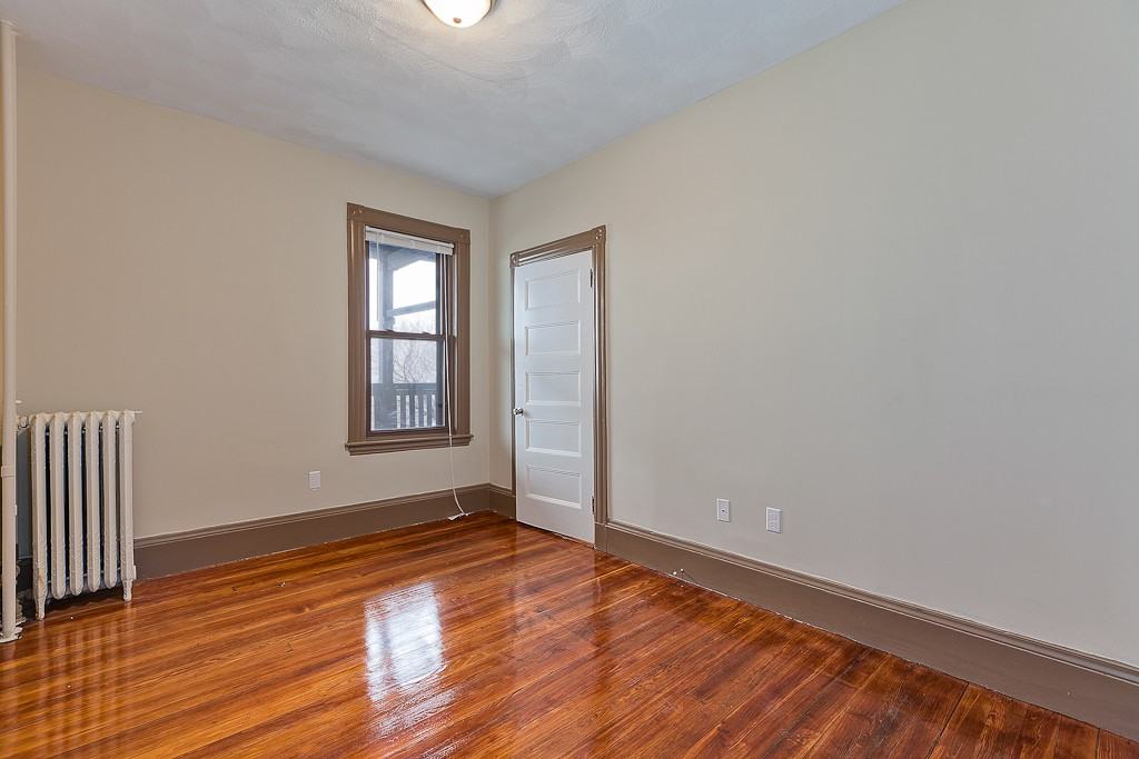 97 Gladstone St - Photo 3 of 12