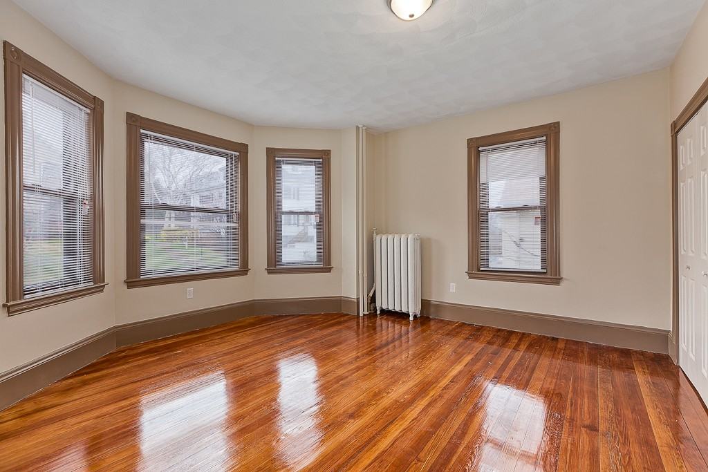 97 Gladstone St - Photo 4 of 12