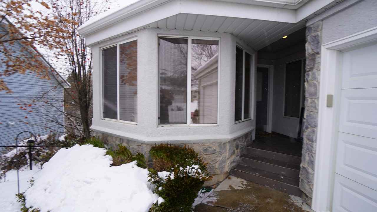 1043 Brook Haven Dr - Photo 2 of 37