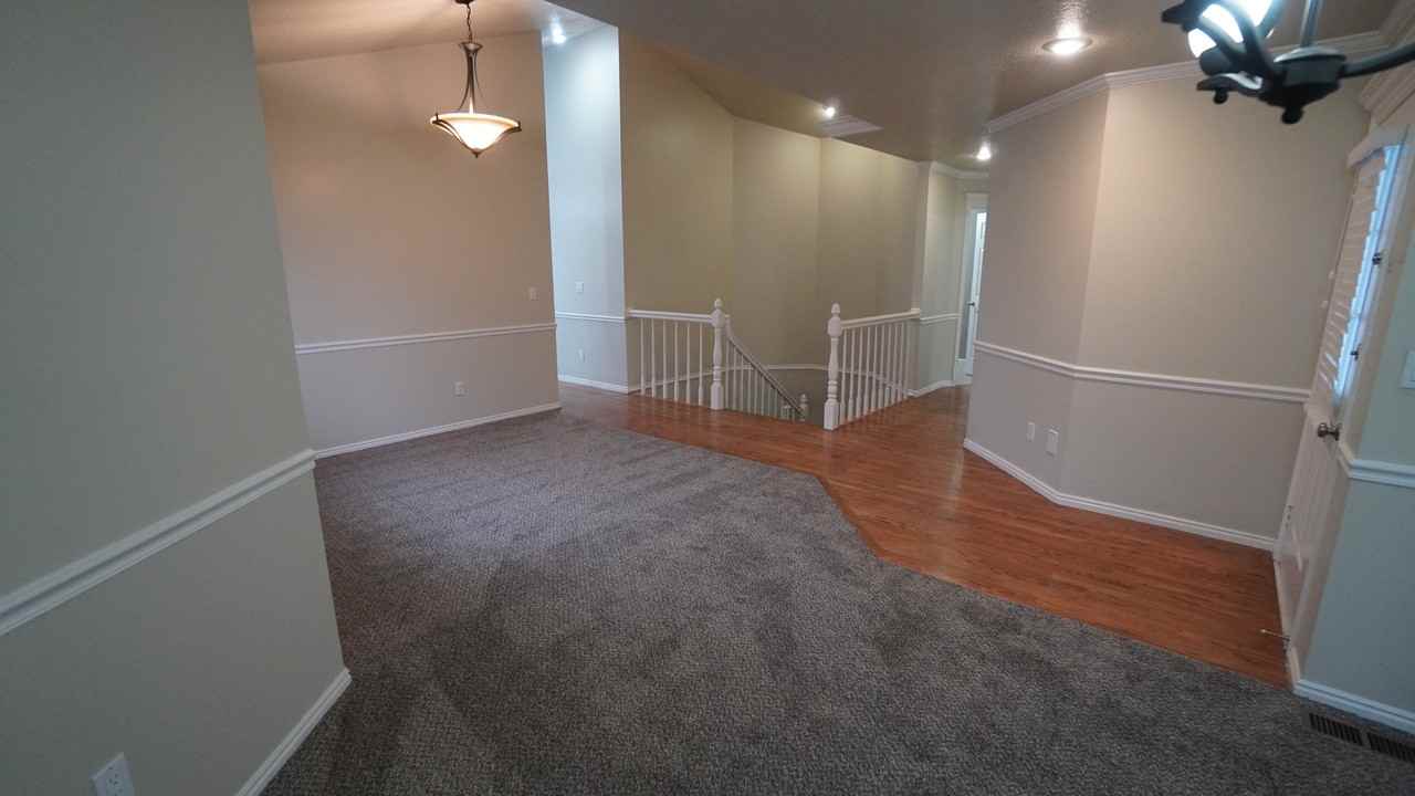 1043 Brook Haven Dr - Photo 3 of 37