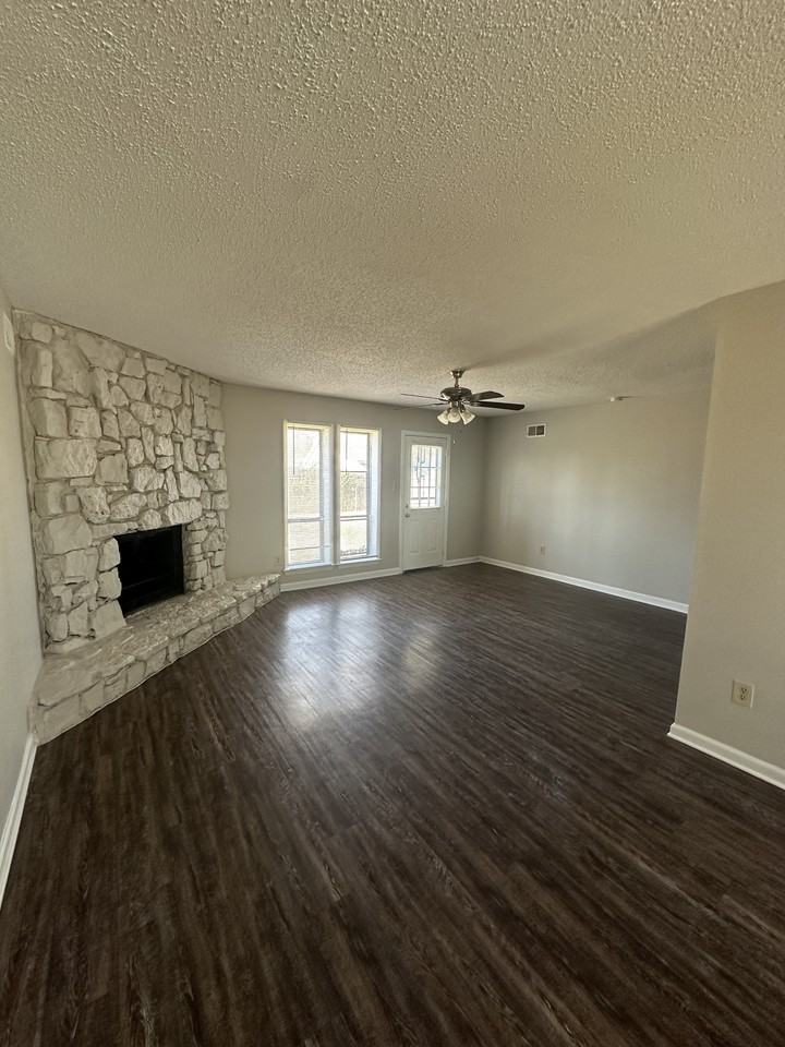 2945 Santa Valley St - Photo 3 of 13