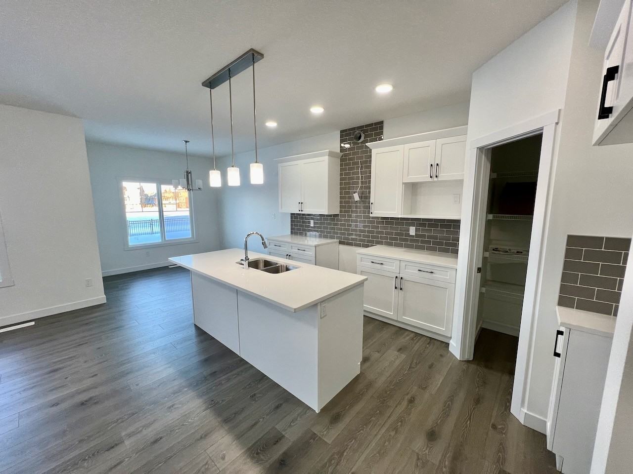 1916 Graydon Hill Green Sw - Photo 3 of 42