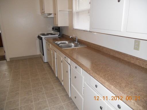 126 Clay St - Photo 3 of 4