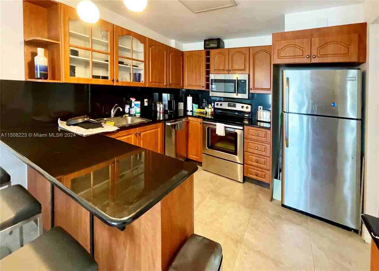 5701 Collins Ave #1705 - Photo 3 of 32