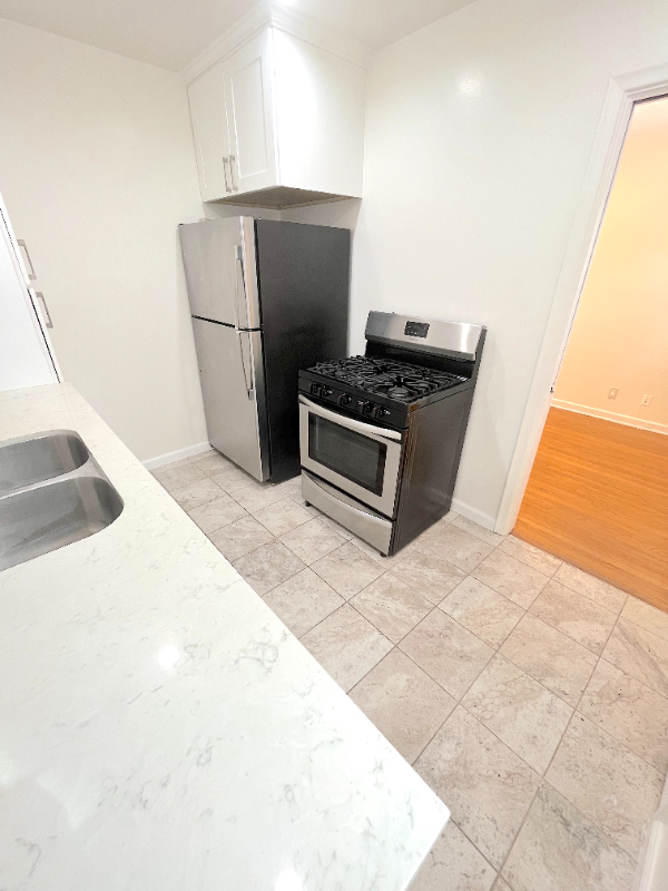 1417 N Harper Ave #3 - Photo 6 of 17