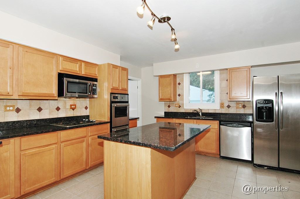 145 Railroad St - Photo 3 of 10