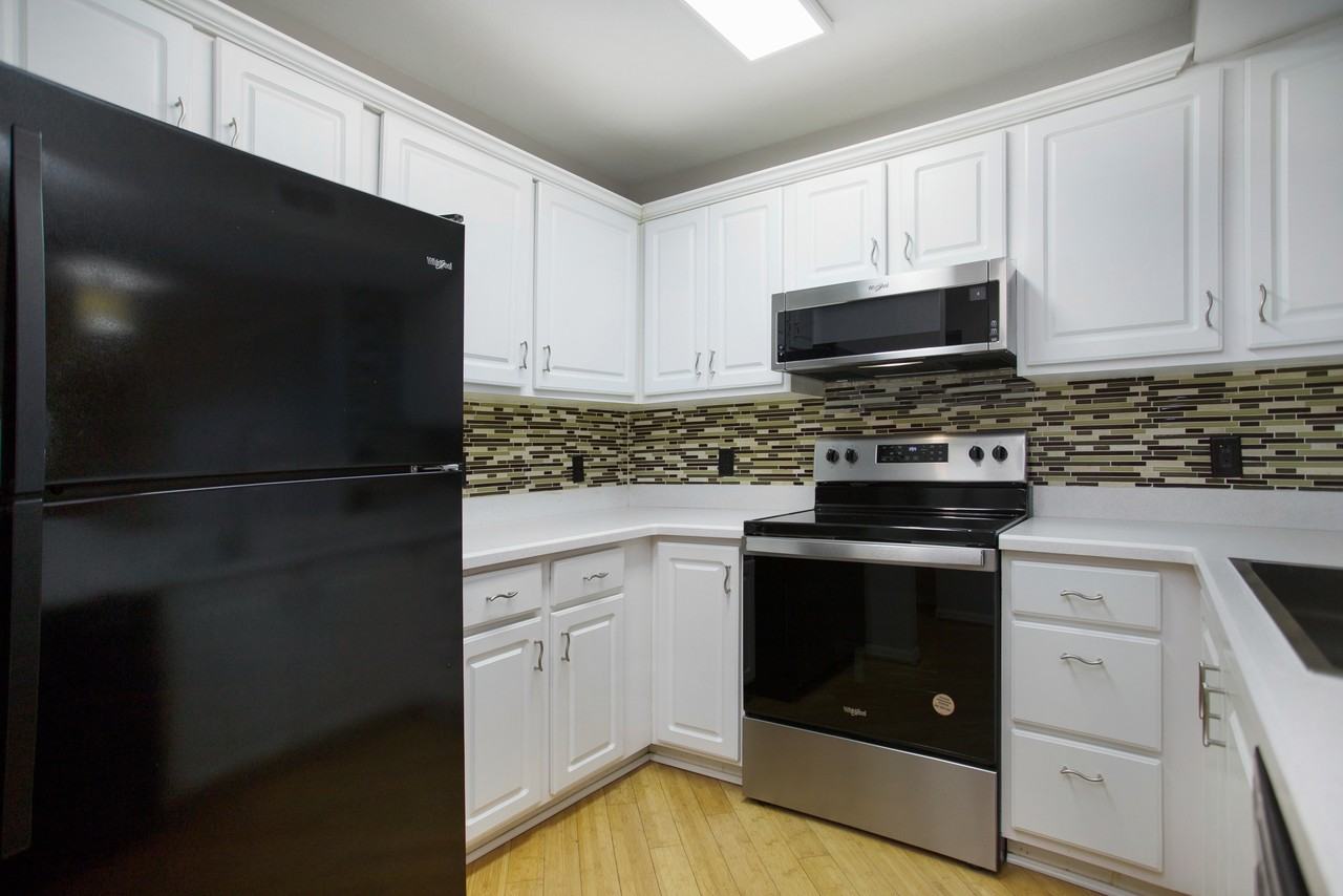 8271 Key Royal Circle #924 - Photo 5 of 39