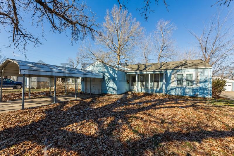 420 W Benway St - Photo 2 of 20