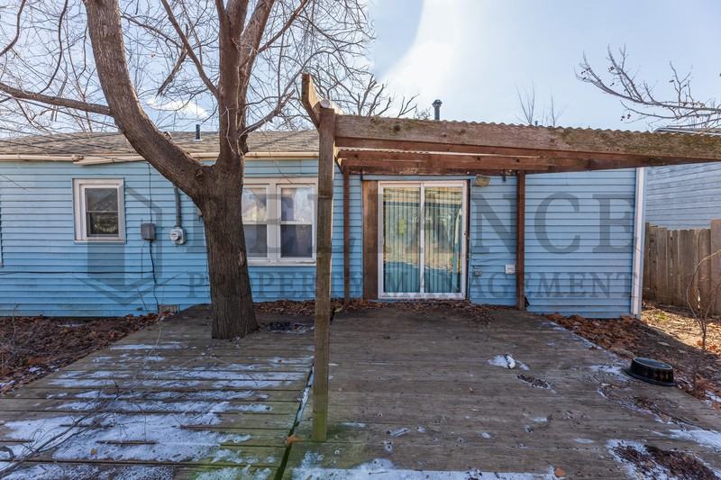 420 W Benway St - Photo 4 of 20