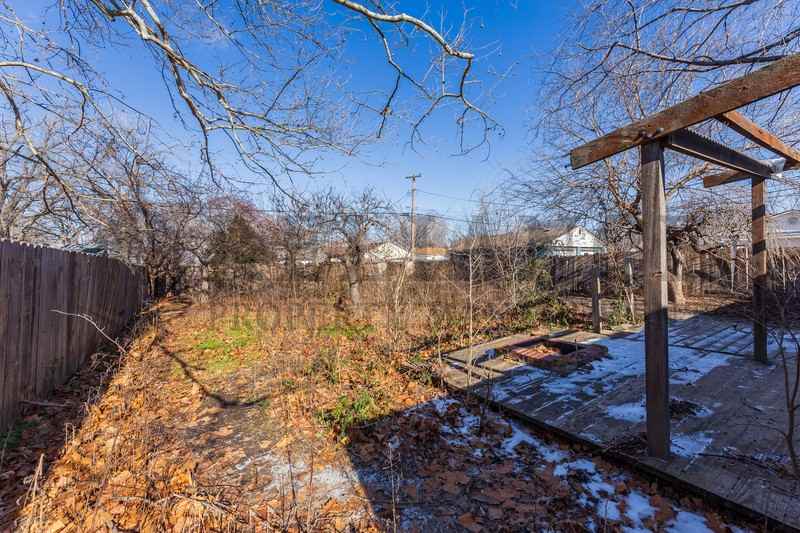 420 W Benway St - Photo 6 of 20