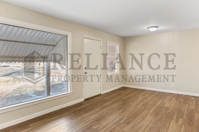 628 S Mission Rd - Photo 7 of 20