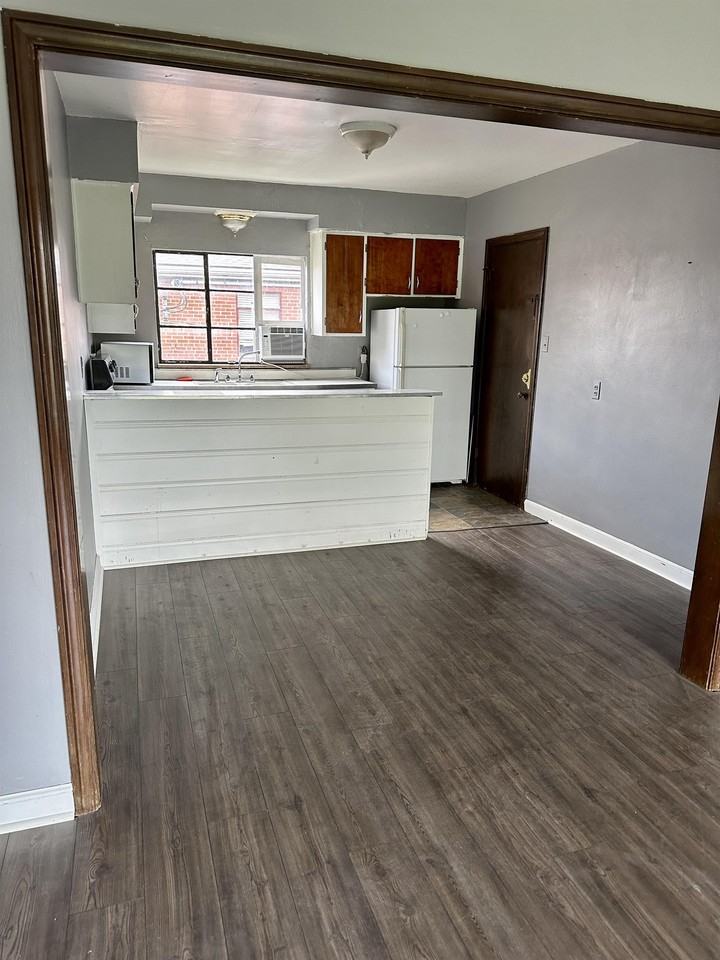 1112 12th St #3 - Photo 2 of 8