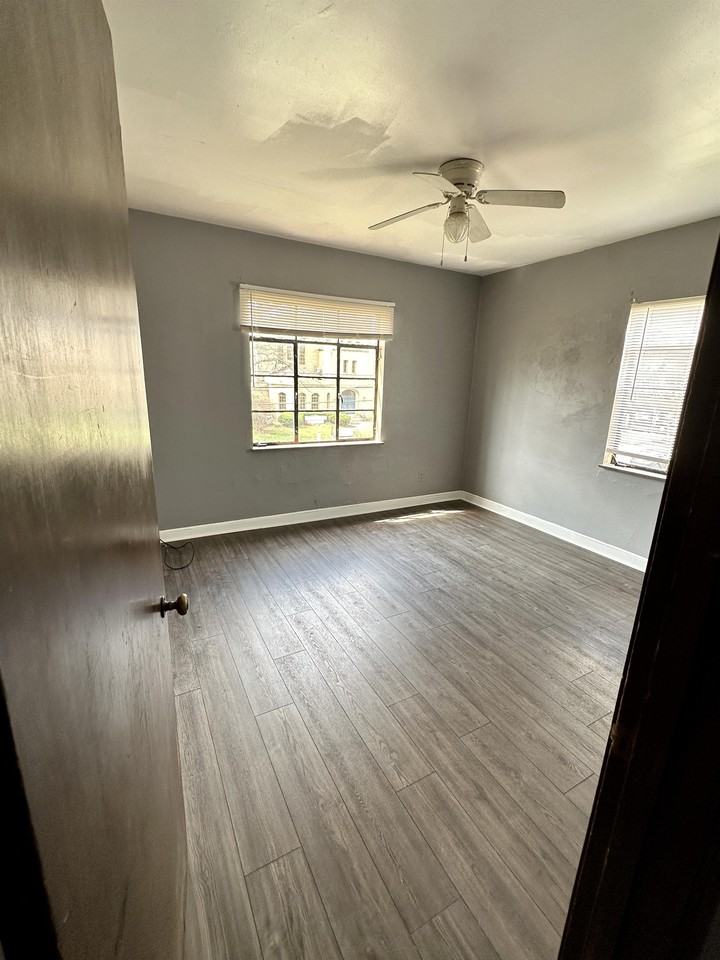 1112 12th St #3 - Photo 4 of 8