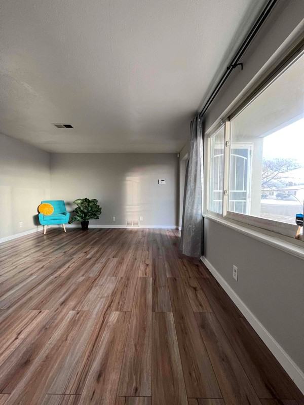 11521 Ralph Ave Ne - Photo 3 of 30