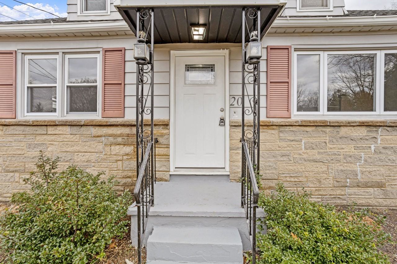 20 Lake Ave #1 - Photo 3 of 24