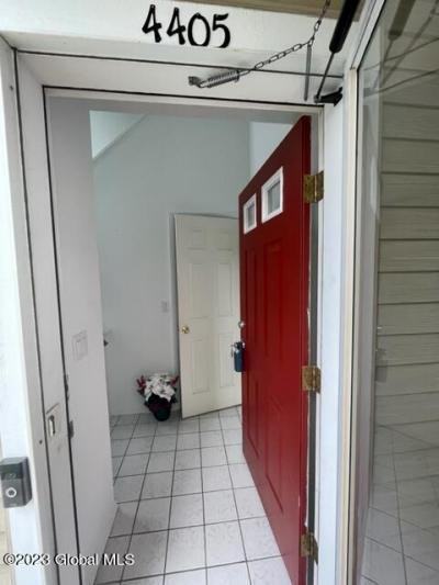 4405 Foxwood Dr S - Photo 3 of 34