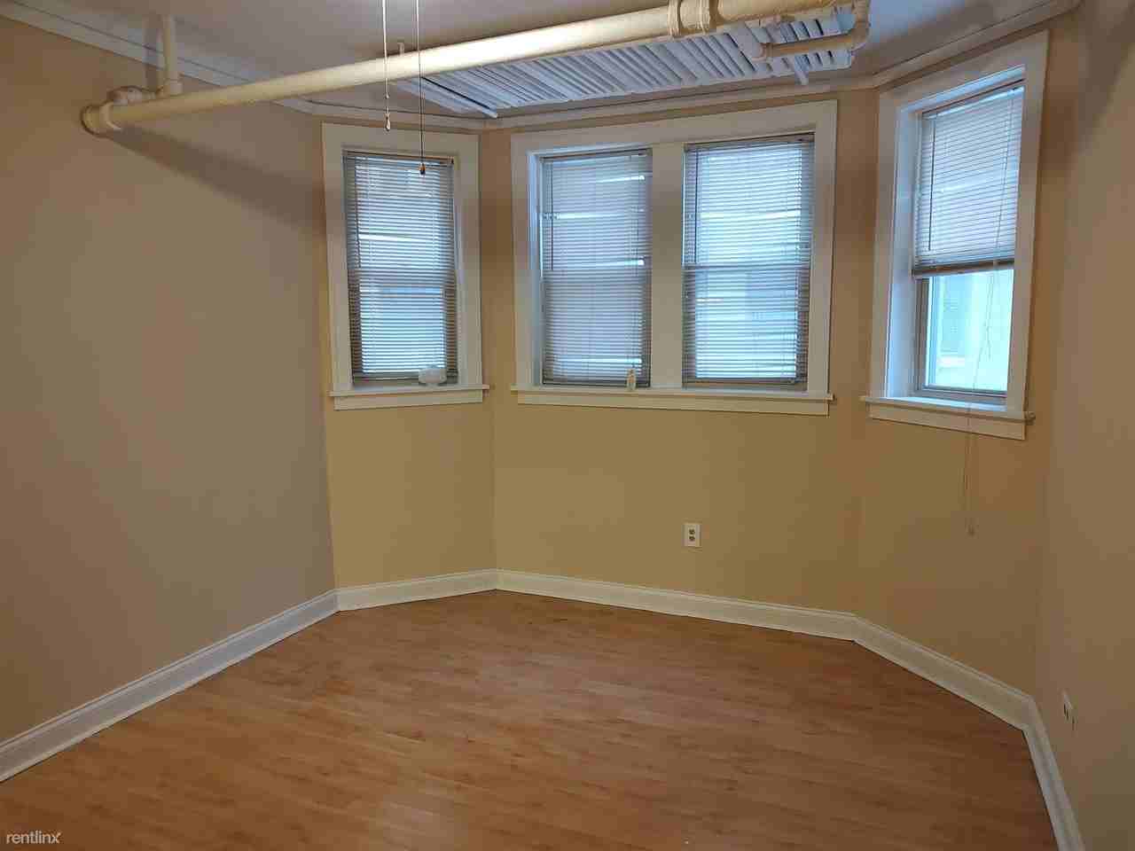 3950 W Roscoe St - Photo 2 of 9