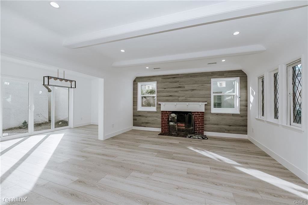 1020 Coolidge Dr - Photo 3 of 11