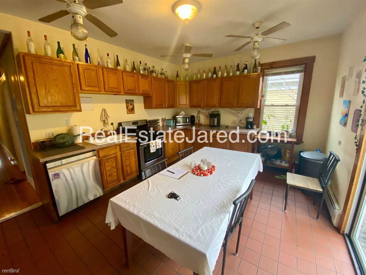 56 Calumet St - Photo 2 of 7
