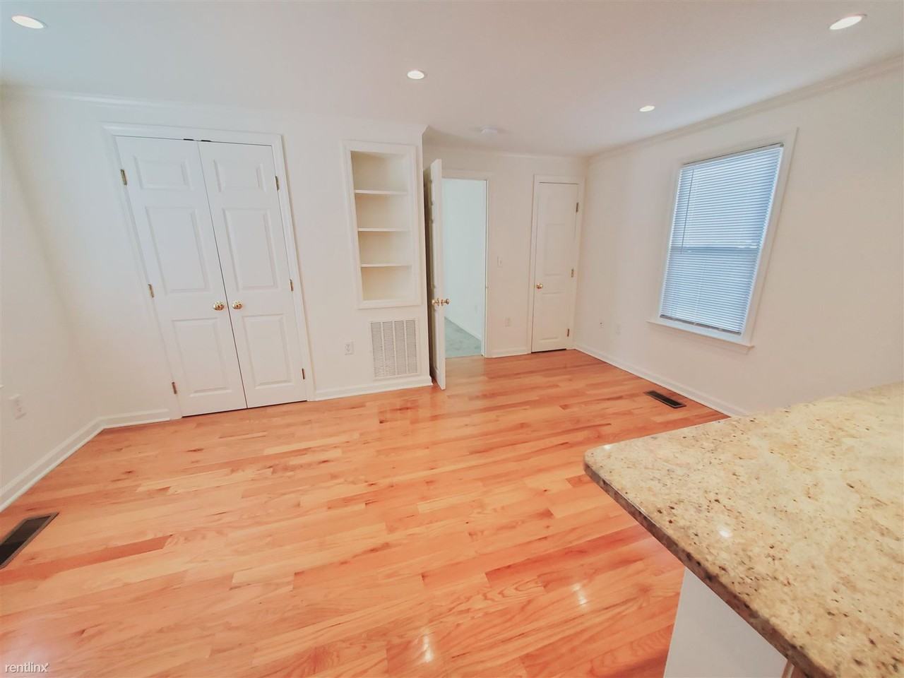 100 Center St - Photo 3 of 6