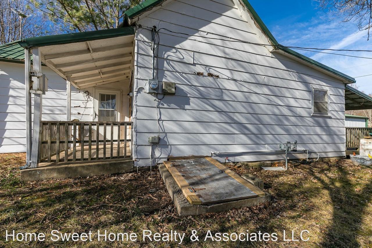 406 W Commercial St - Photo 3 of 23