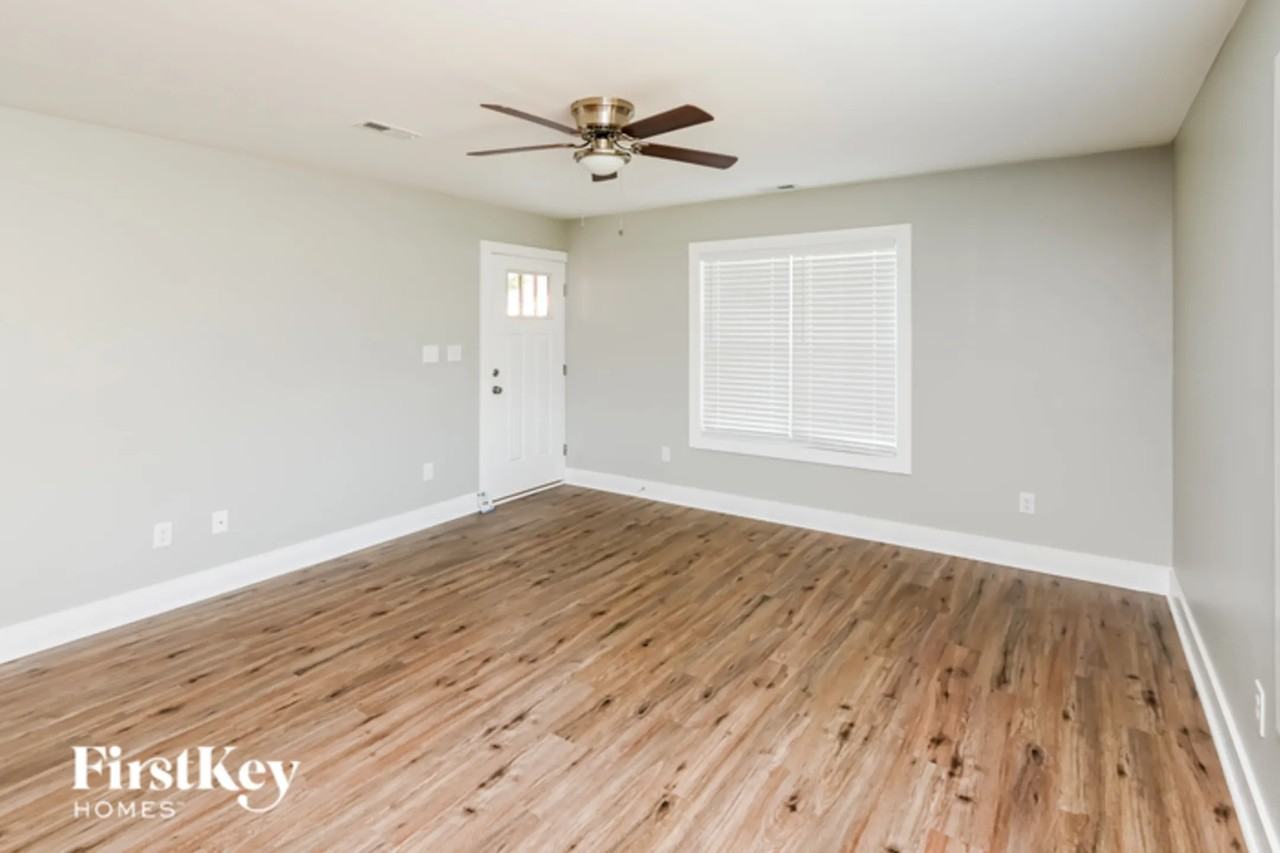 145 Simpson Dr Ne - Photo 2 of 8
