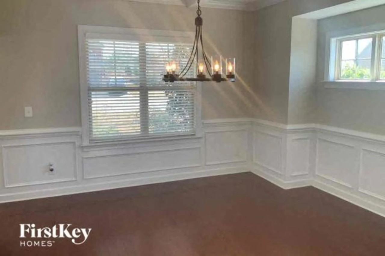 577 Adams Point Dr - Photo 2 of 5