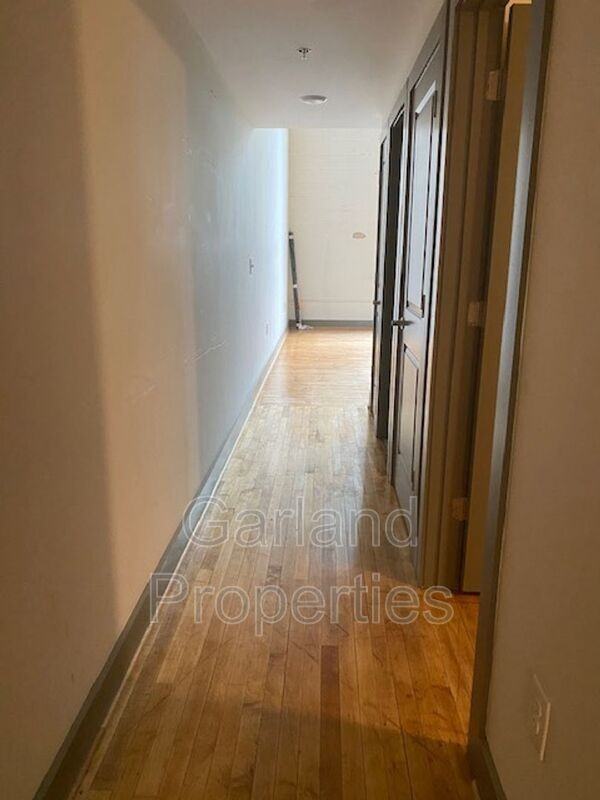 821 Salem Ave Sw #4 - Photo 3 of 9