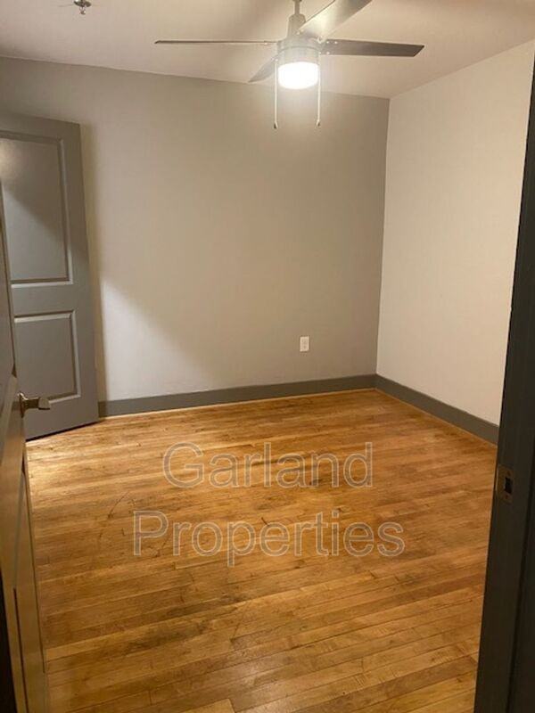821 Salem Ave Sw #4 - Photo 4 of 9