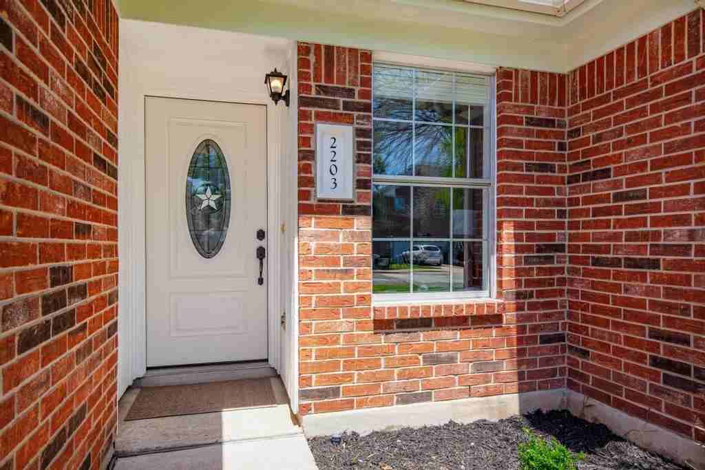 2203 Lexfield Ln - Photo 4 of 28