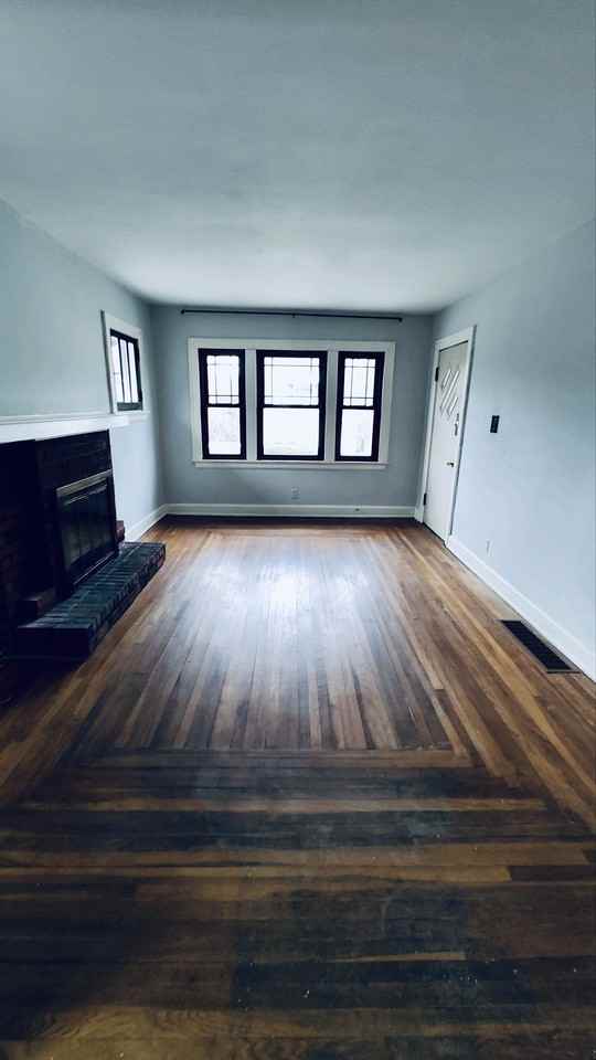 208 Roosevelt Avenue - Photo 3 of 14