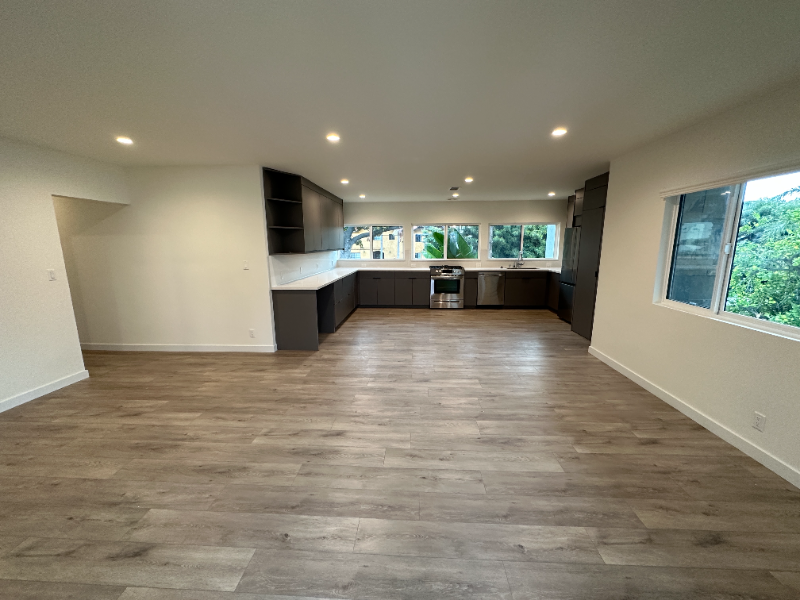 2021 N Beachwood Dr #5 - Photo 5 of 40