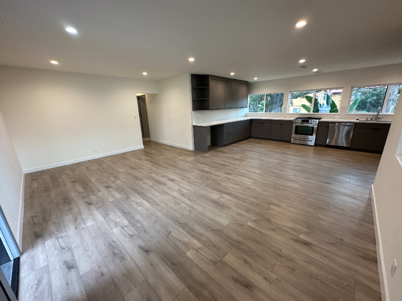 2021 N Beachwood Dr #5 - Photo 6 of 40