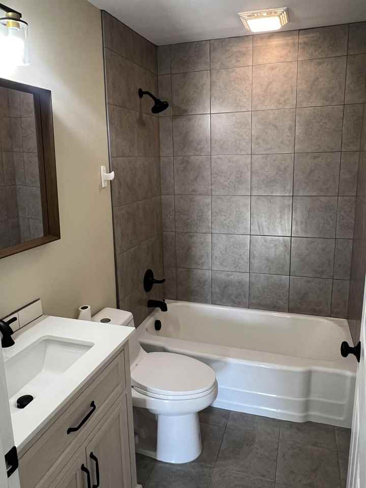 390 Vickie Lee Dr #1 - Photo 3 of 6