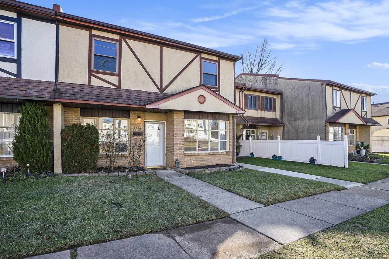 2280 Suzann Dr #2280 - Photo 2 of 30