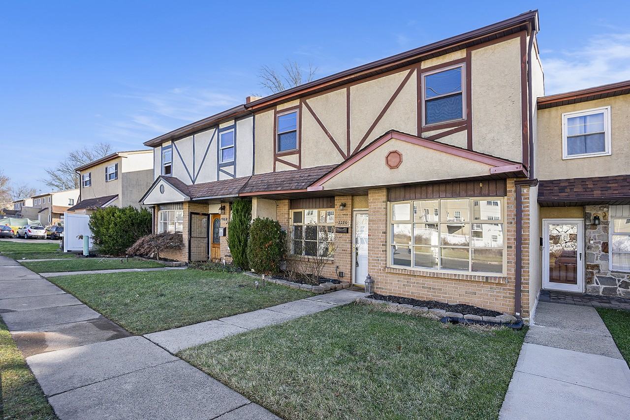 2280 Suzann Dr #2280 - Photo 3 of 30