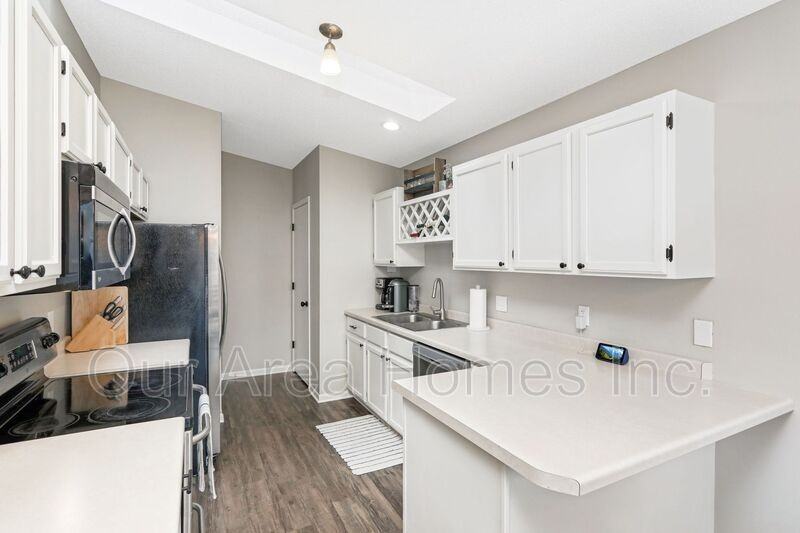 5635 Sanibel Dr - Photo 6 of 22