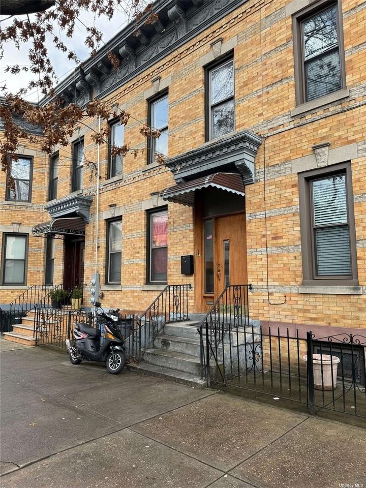 6010 Putnam Ave 2FL, New York, NY 11385 4 Bedroom House for 3,200