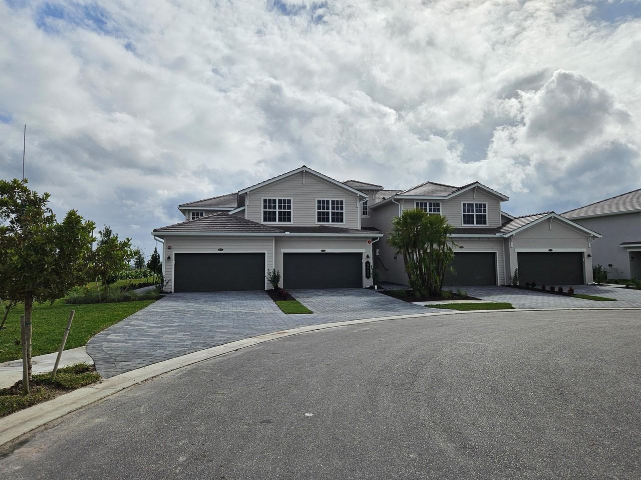 5722 Oakmont Court - Photo 3 of 50