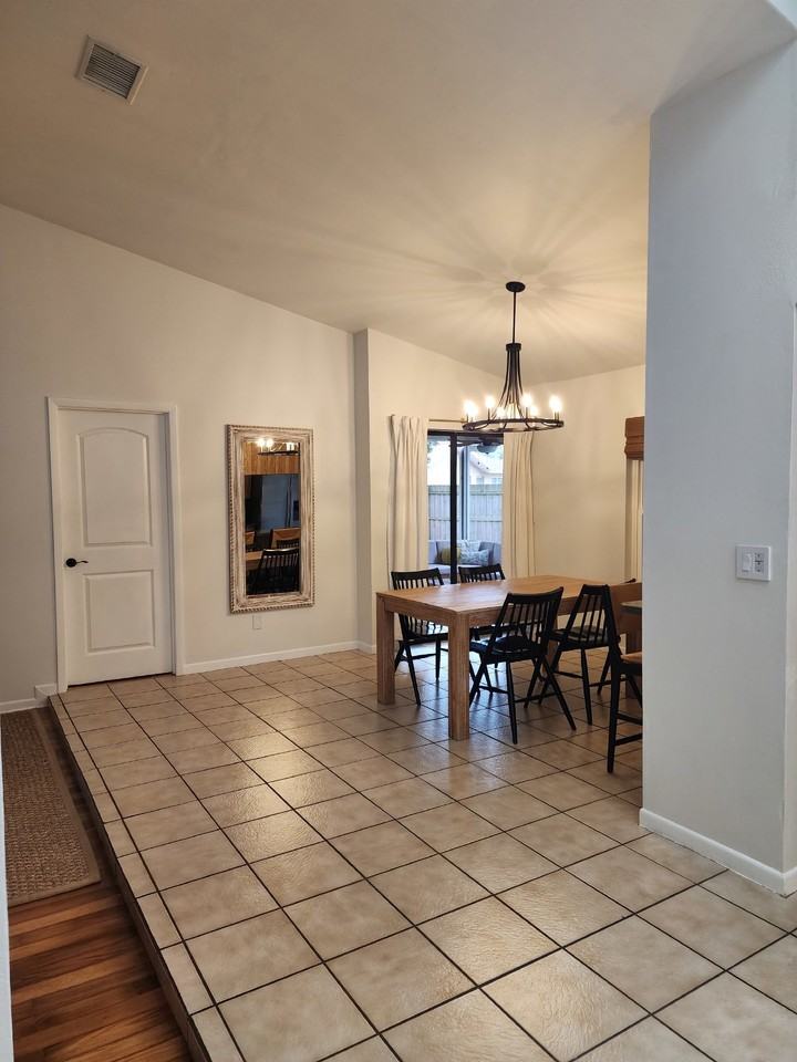 1388 Crescent Ct - Photo 6 of 32