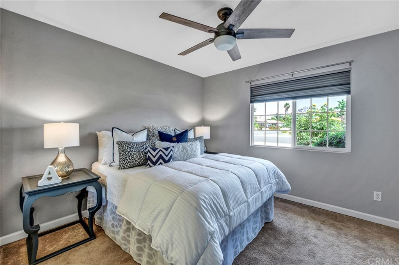 10111 Phelan Dr #B - Photo 3 of 15