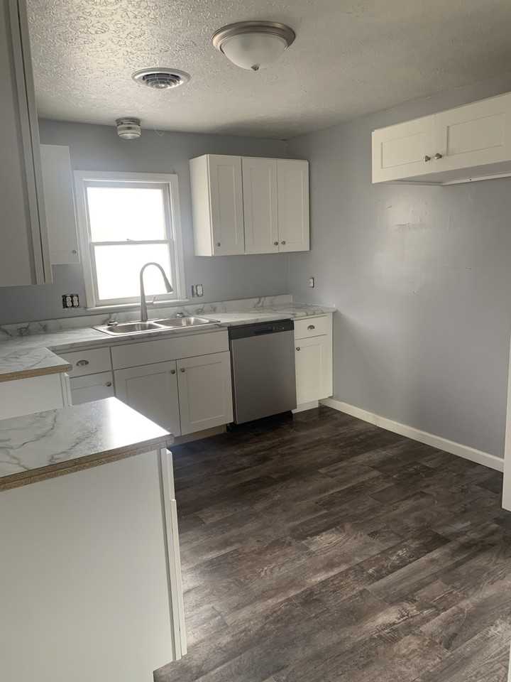 1152 Lakeview Dr #NA - Photo 2 of 6